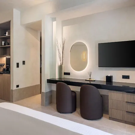 Hill Aparthotel 4*